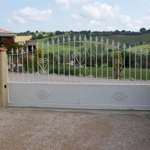 Portail sur mesure coulissant