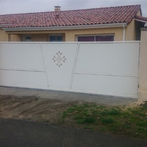 Portail personnalisé avec découpe